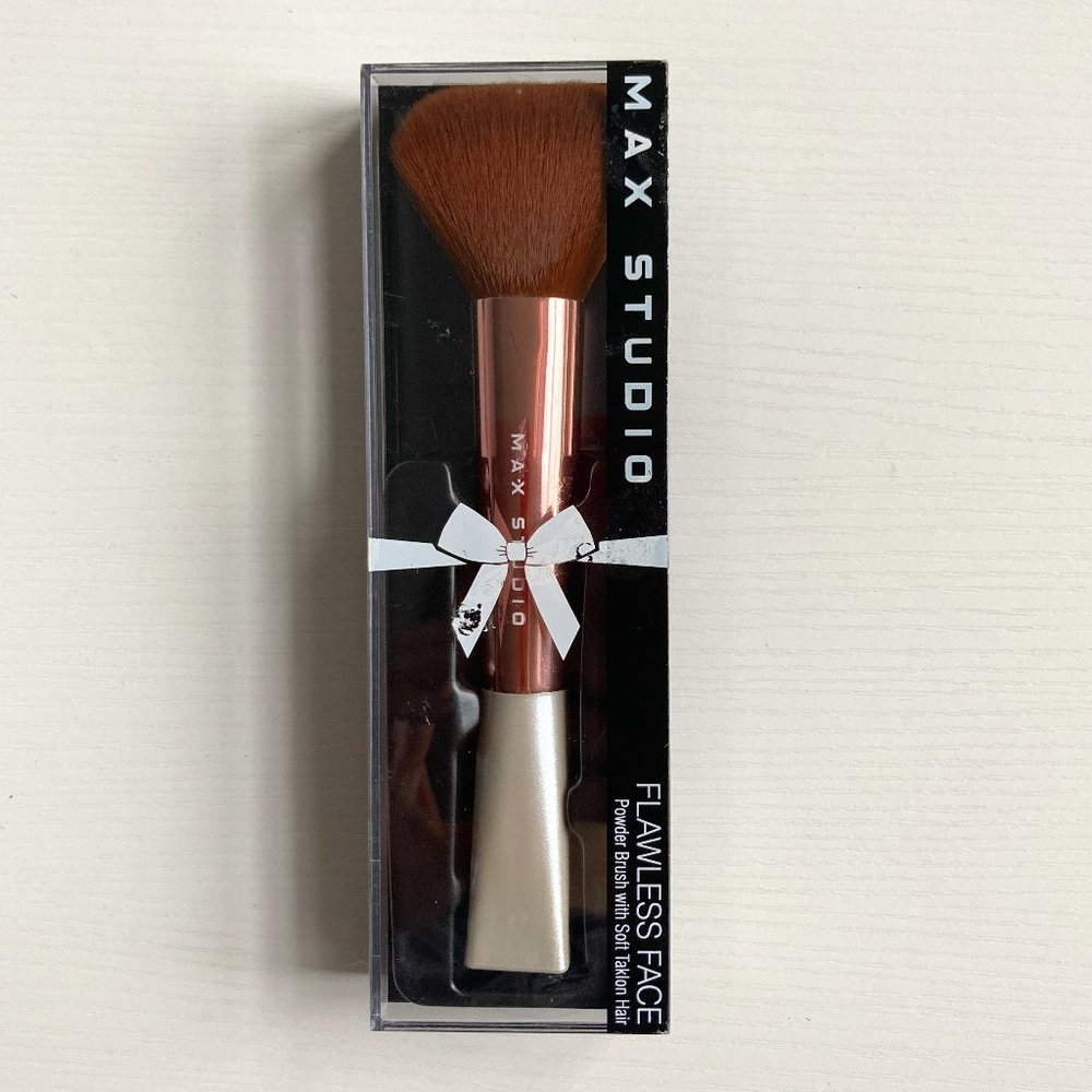 Max Studio Powder Brush Flawless Face